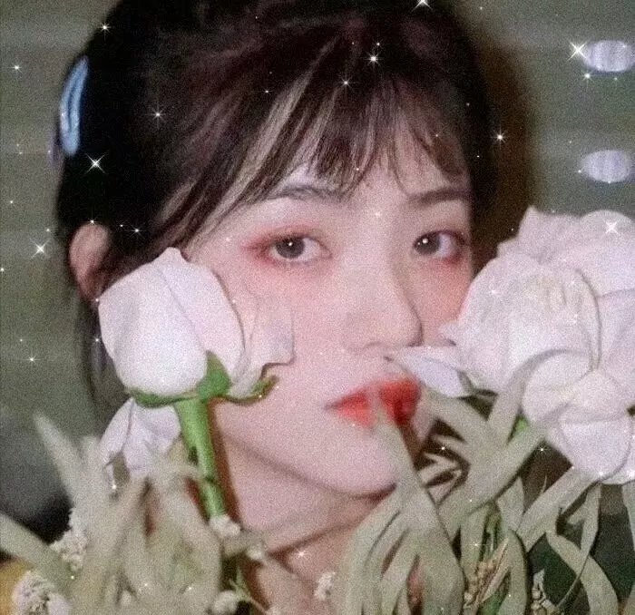 女孩不微笑海报